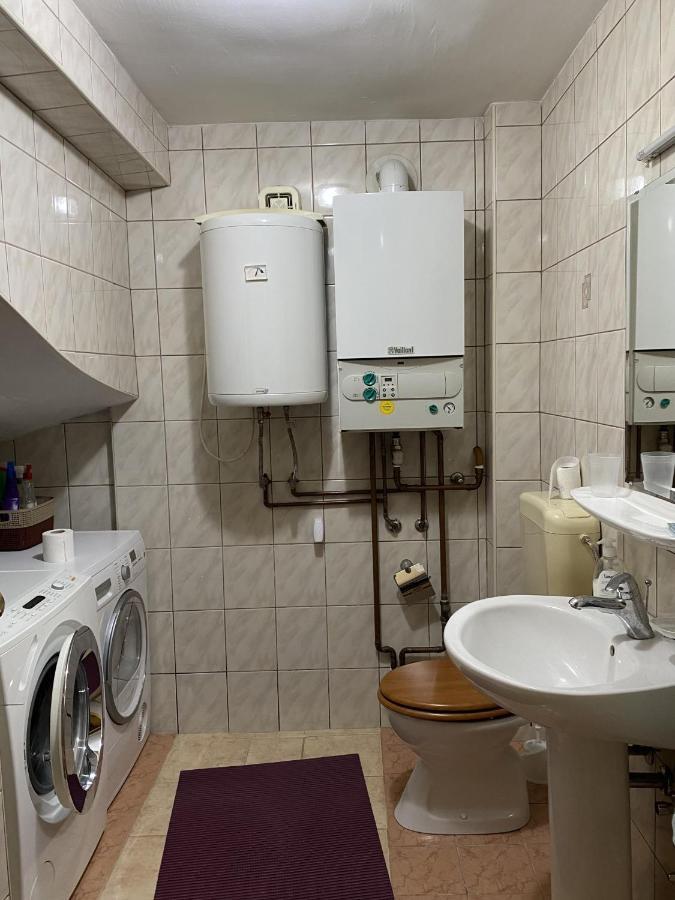 Dino's Apartma